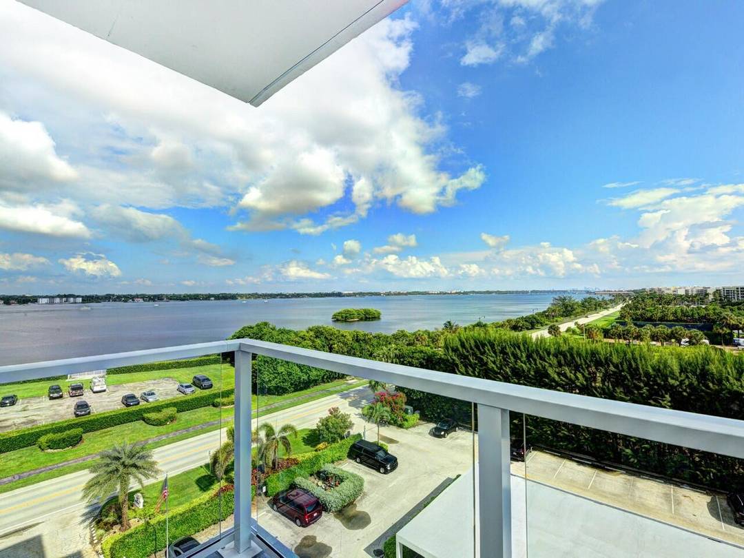 Very Chic spacious 2 BR, 2 full BA condo end unit on the 6th floor w floor to ceiling sliders to enjoy the direct intracoastal views and even a peek ...