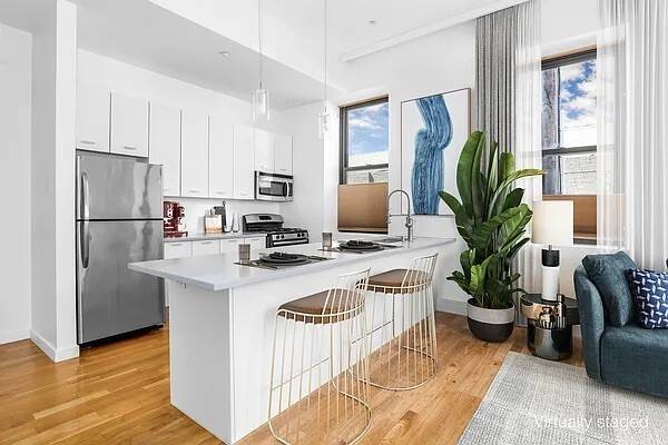 One bedroom gem in vibrant Greenpoint located on the waterfront !