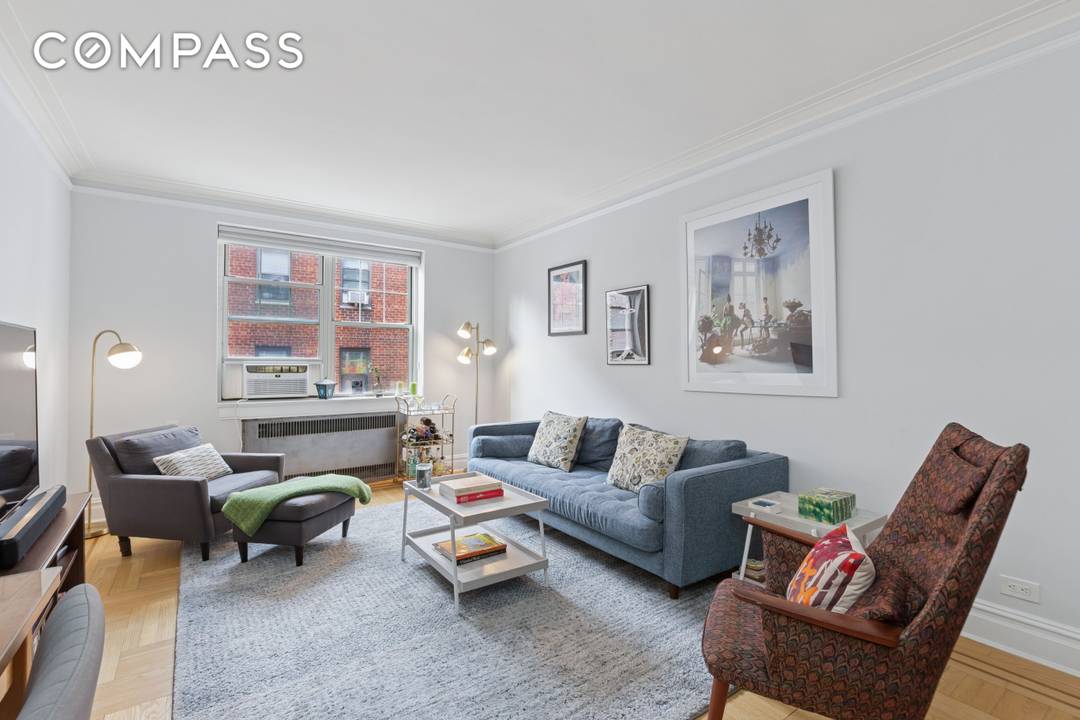 ONE BEDROOM OASIS IN PRIME HUDSON HEIGHTS Escape the city's bustle in this serene, high floor one bedroom, a pristine and peaceful respite from the urban grind.