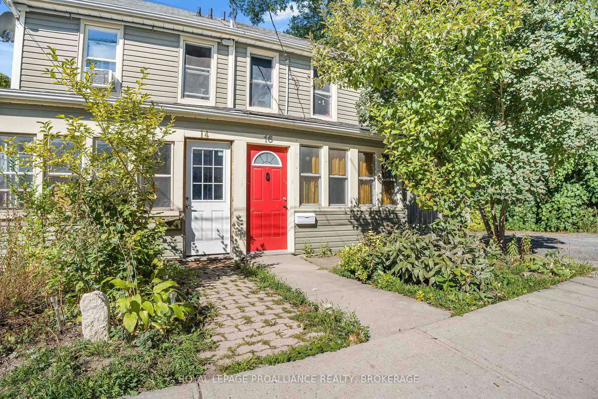 16 St Catherine. Desirable Downtown Location.