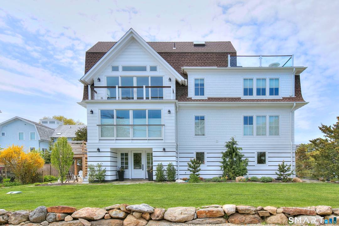Spend the summer in the heart of Saugatuck Shores and experience the ultimate Westport beach lifestyle.