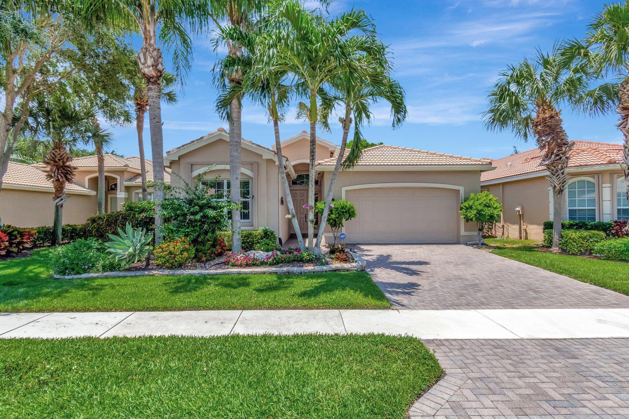 Experience the elegance and comfort of this Atlantic Grand model, thoughtfully designed with soaring ceilings and abundant natural light.