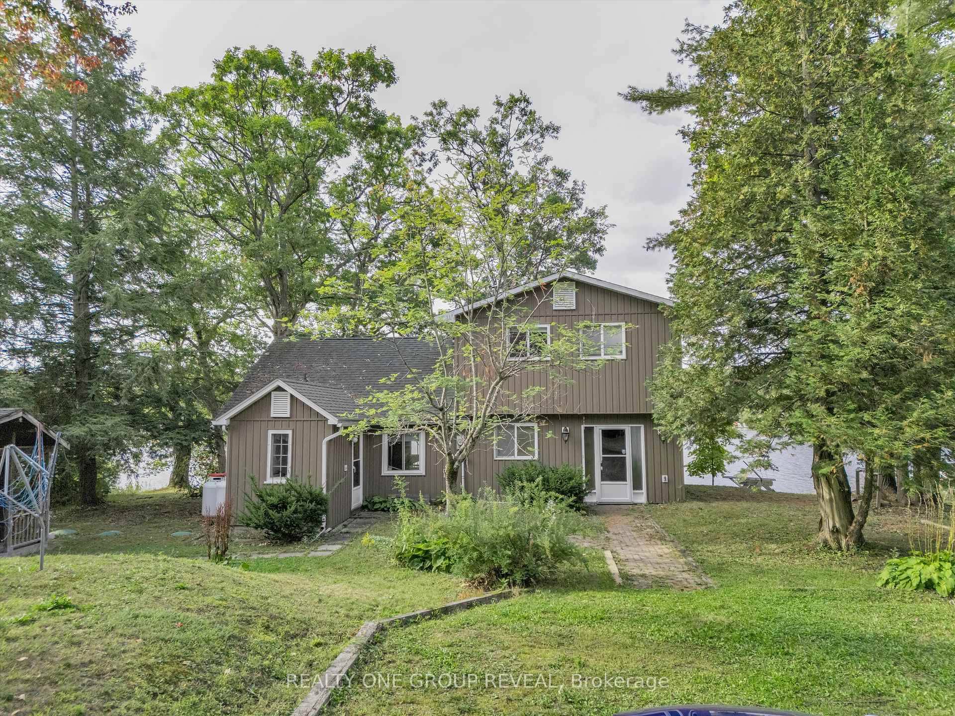 Amazing opportunity for waterfront cottage in Muskoka !