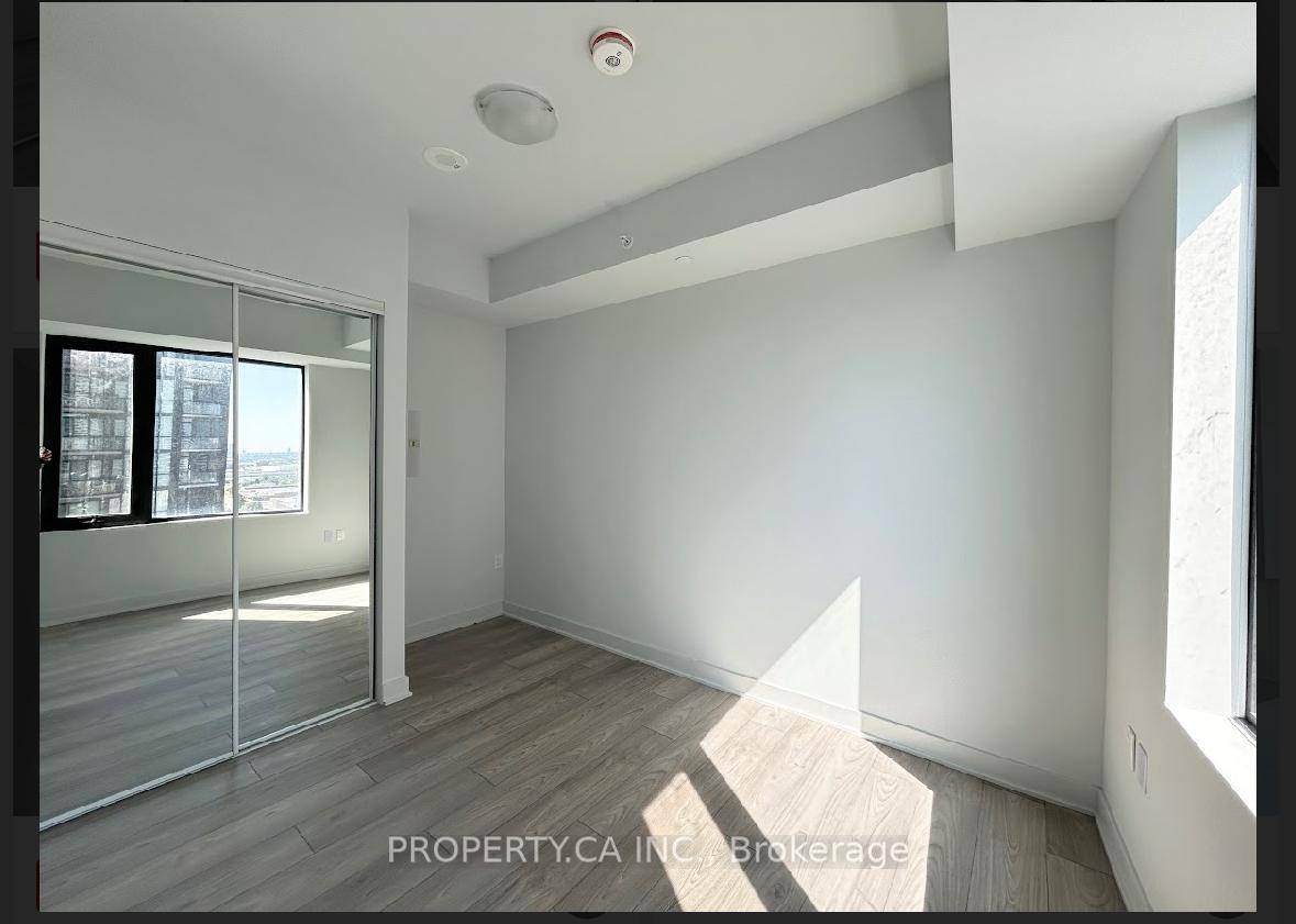 welcome to CG tower ! Gorgeous and bright 1 bedroom 1 washroom condo including 1 parking and 1 locker.