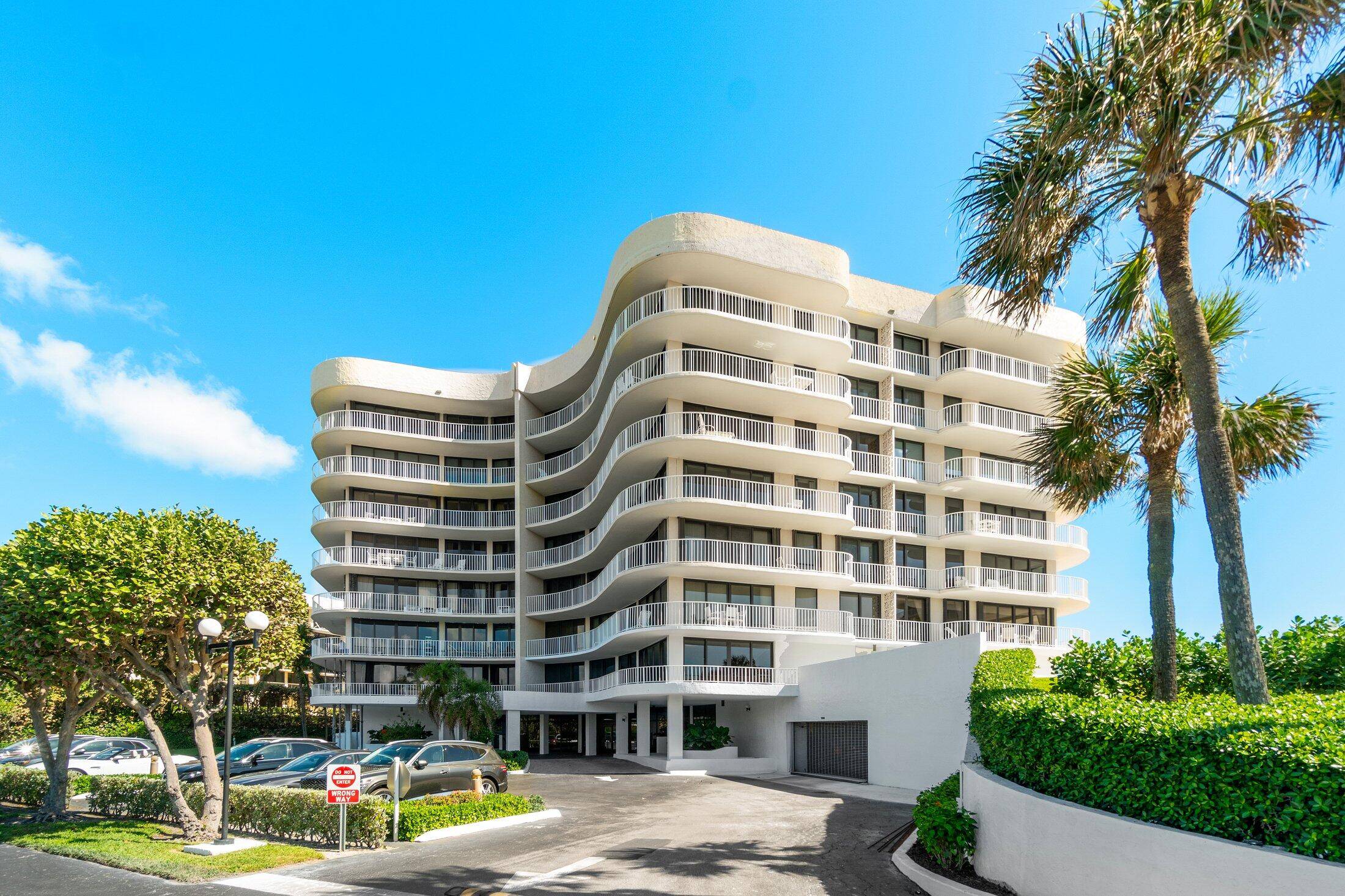 FOR LEASE Stunning 2 bedroom, 2 bathroom Penthouse condominium at 3400 South Ocean Boulevard in Palm Beach has been completely remodeled with the finest materials, offering a modern yet timeless ...