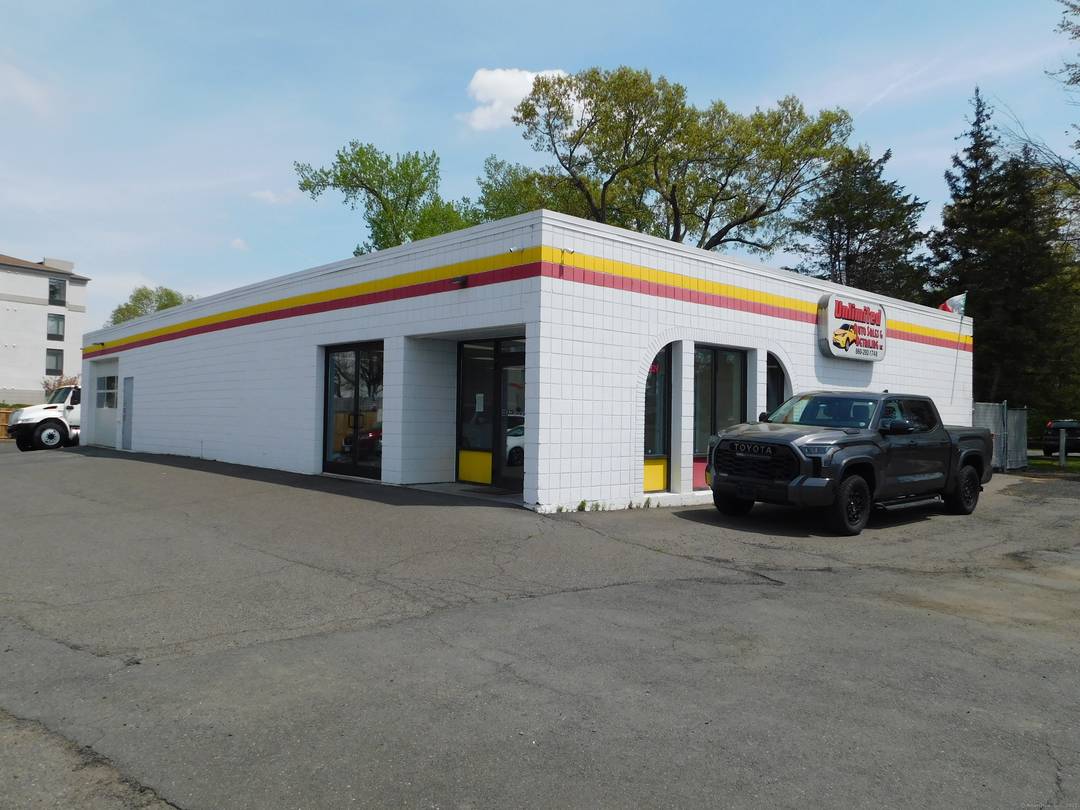 Rare opportunity to purchase this 1980 newly renovated 3, 970 sq ft building with showroom, service center with car lift and office space.