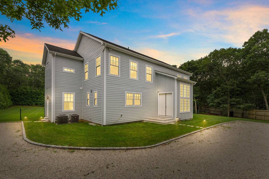 Expansive Haven Near East Hampton Village!