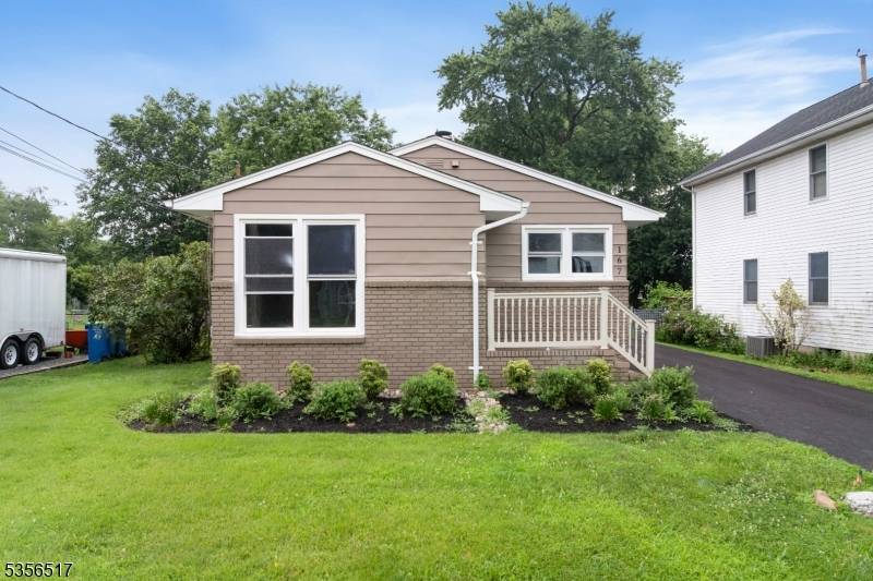 Beautifully Renovated Ranch in Prime Bridgewater Location !