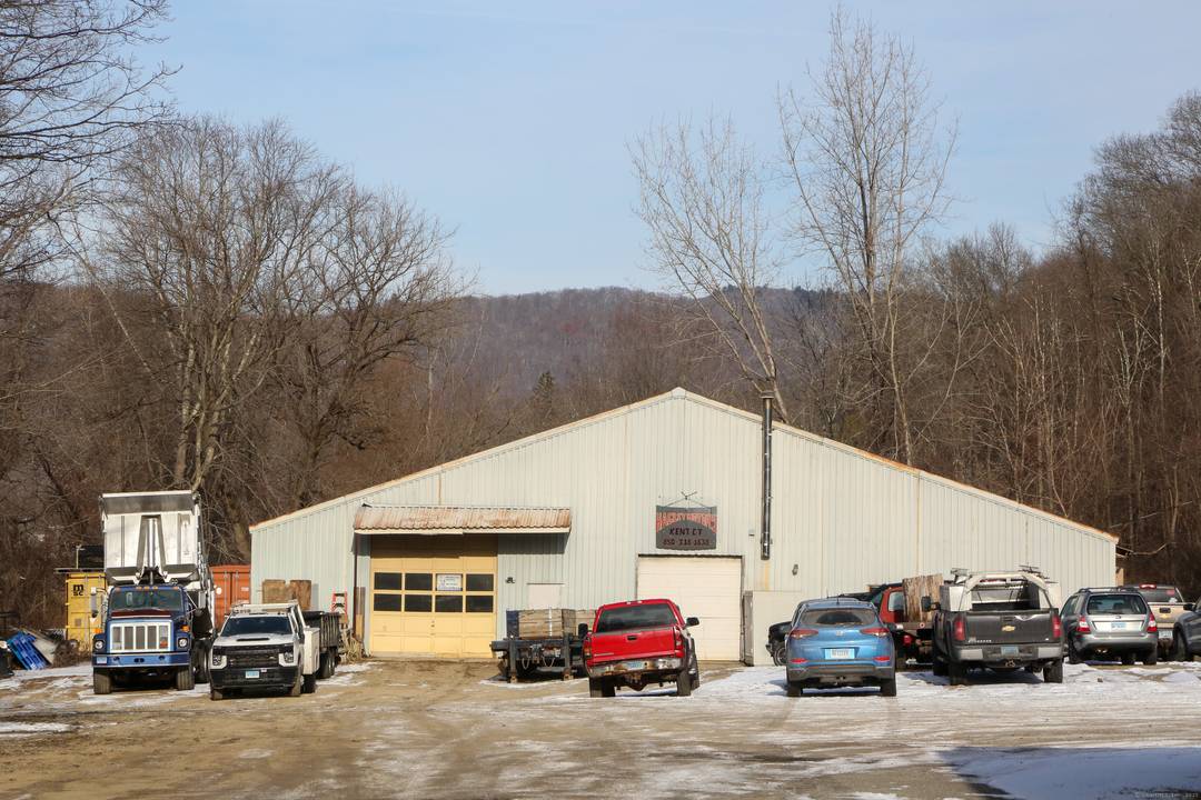 A trusted name in the community, this business offers an investor a turn key operation with a solid success of top shelf service and tremendous goodwill !