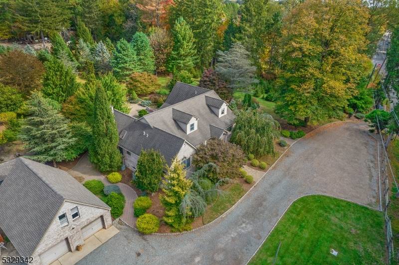 WONDERFUL CUSTOM HOME SITUATED ON A 7.