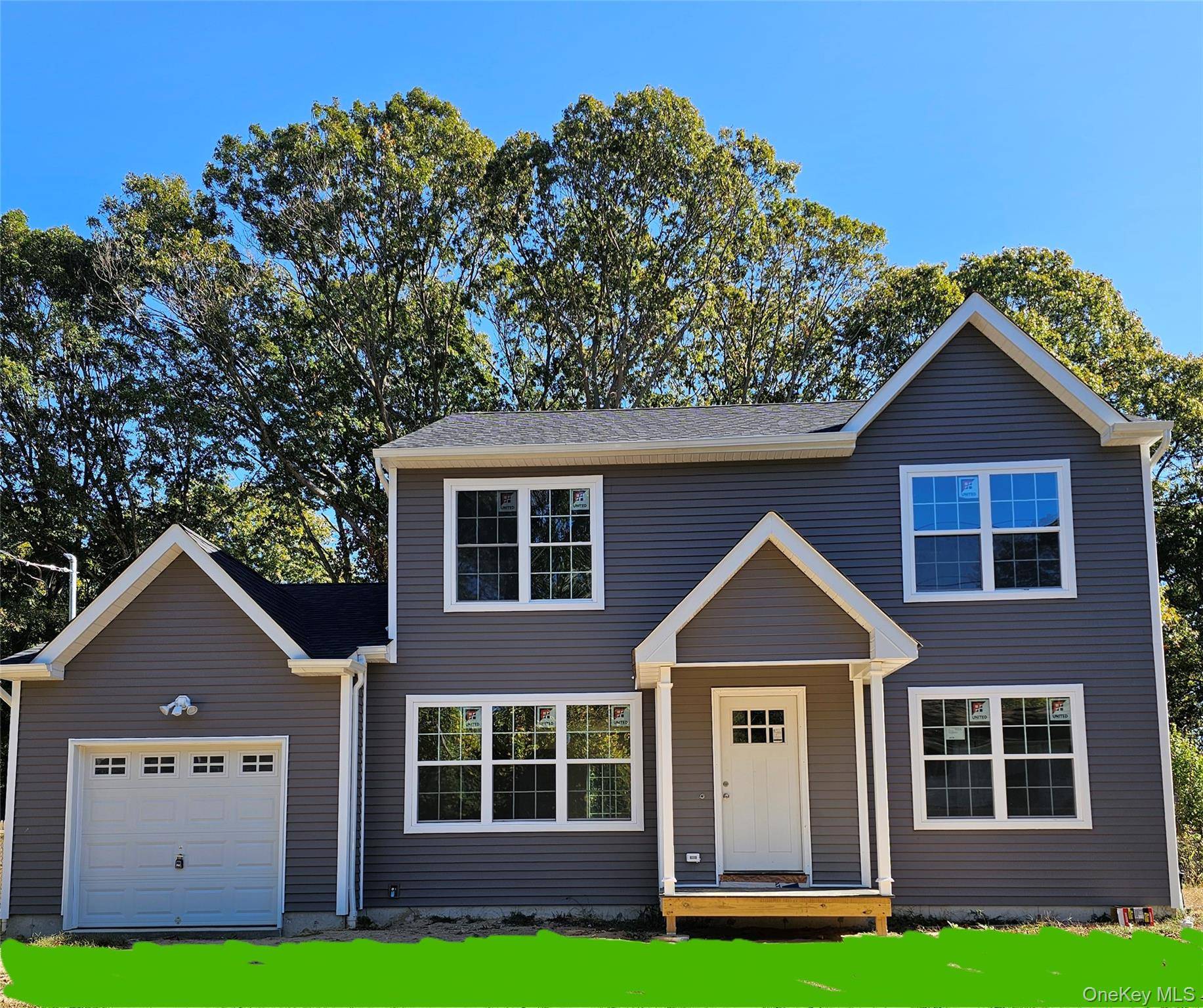 NEW CONSTRUCTION HOUSE IS BUILT, STILL TIME TO CUSTOMIZE !