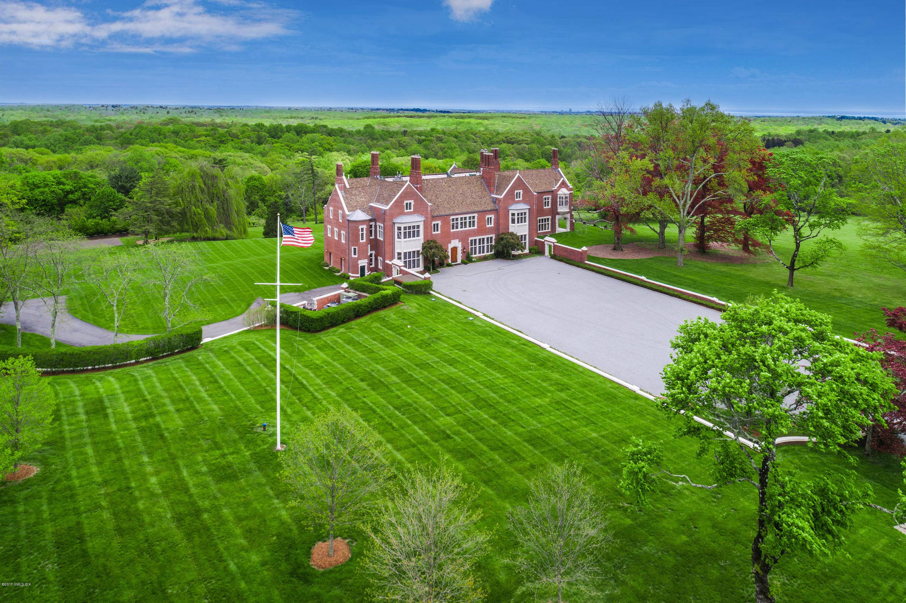 ROUND HILL MANOR IS ONE OF THE GREAT ESTATES IN GREENWICH SITTING ON THE CREST OF A MAGNIFICENT PLATEAU OVERLOOKING MORE THAN 40 HIGH, OPEN ACRES WITH PANORAMIC VIEWS OF ...
