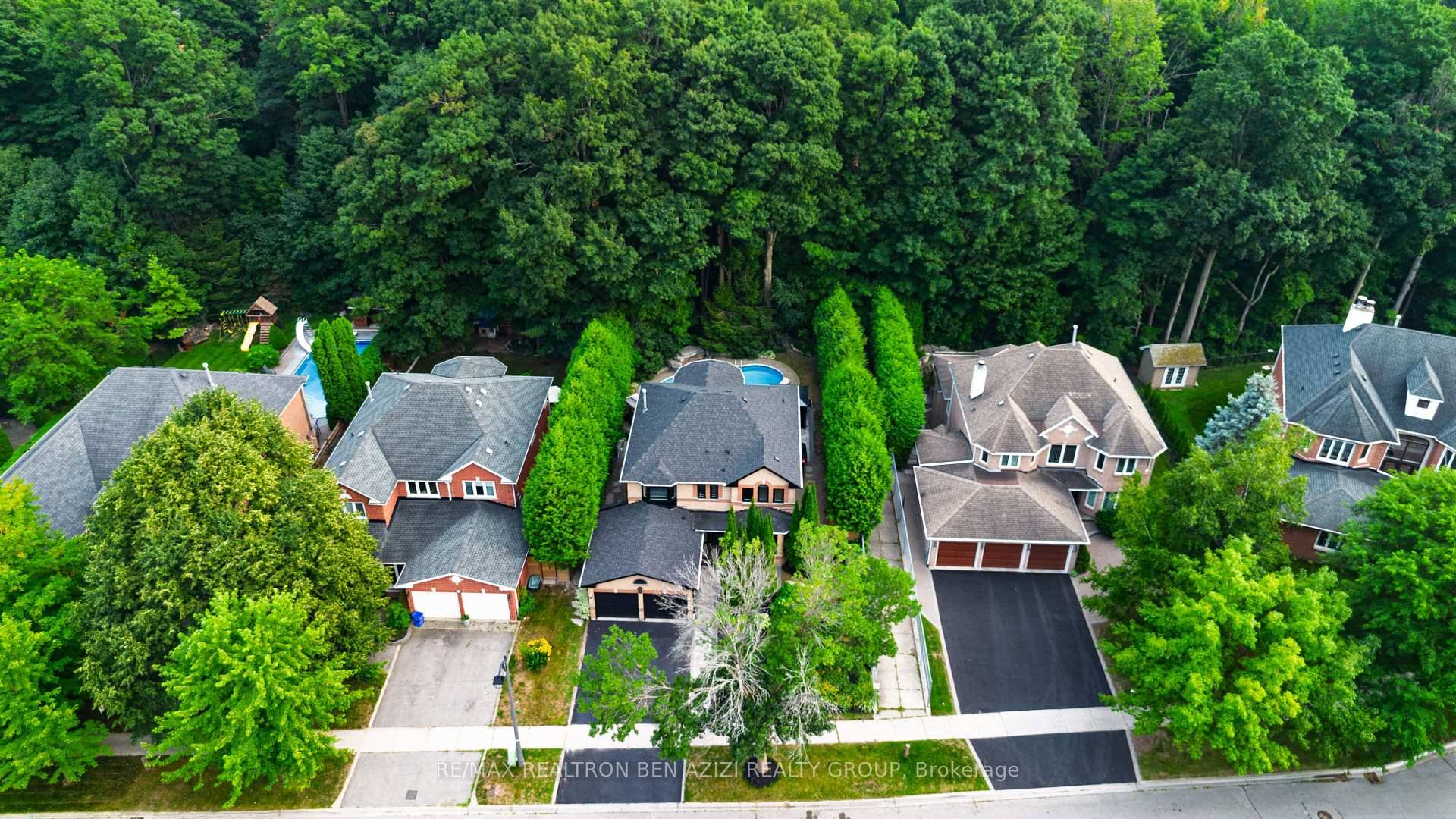 Welcome to your dream home nestled in a highly sought after Aurora neighborhood, backing onto the for ever Ravine.