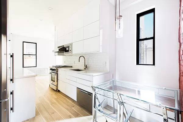 NEWLY GUT RENOVATED STUDIO WITH FULL SIZED CHEF'S KITCHEN.