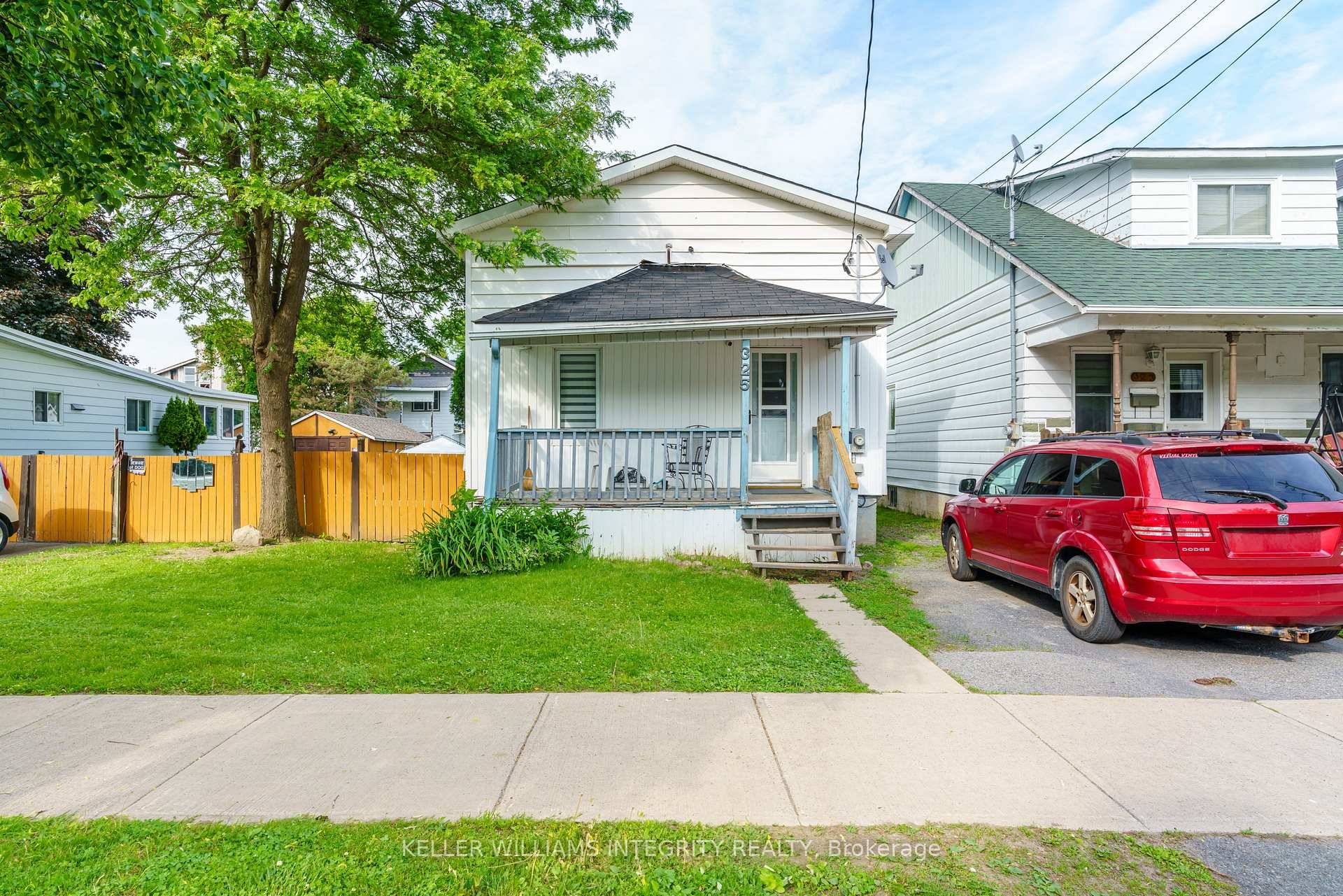 Perfect Starter Home Move In Ready amp ; Ideally Located !