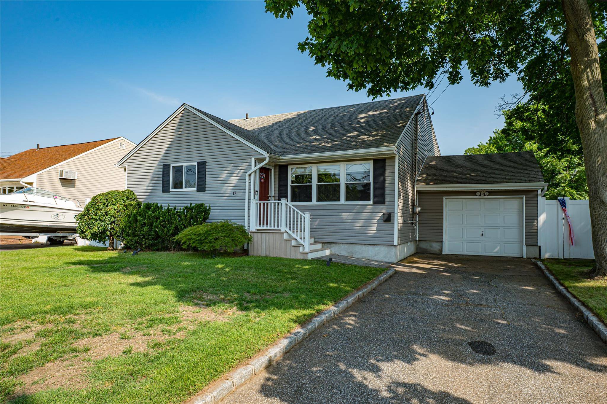 ? ? New Listing West Babylon, NY ?