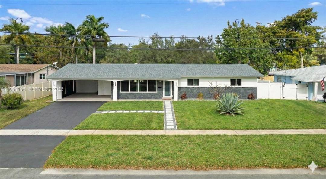 Beautifully remodeled pool home in the heart of Plantation Park, one of Broward's most sought after neighborhoods.