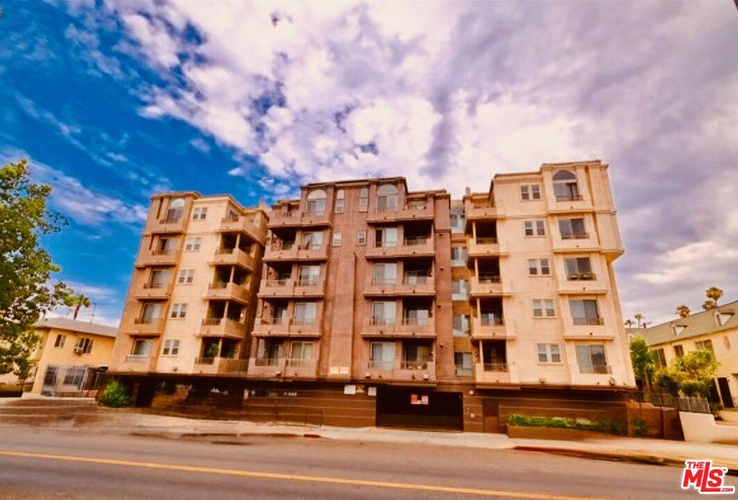 848   Irolo St 2BR Hancock Park La