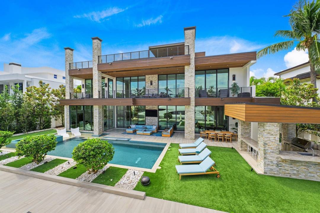 Guard gated Seven Isles sanctuary.