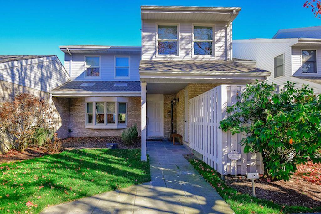 EXQUISITE SOUTHAMPTON VILLAGE CONDO RENTAL !