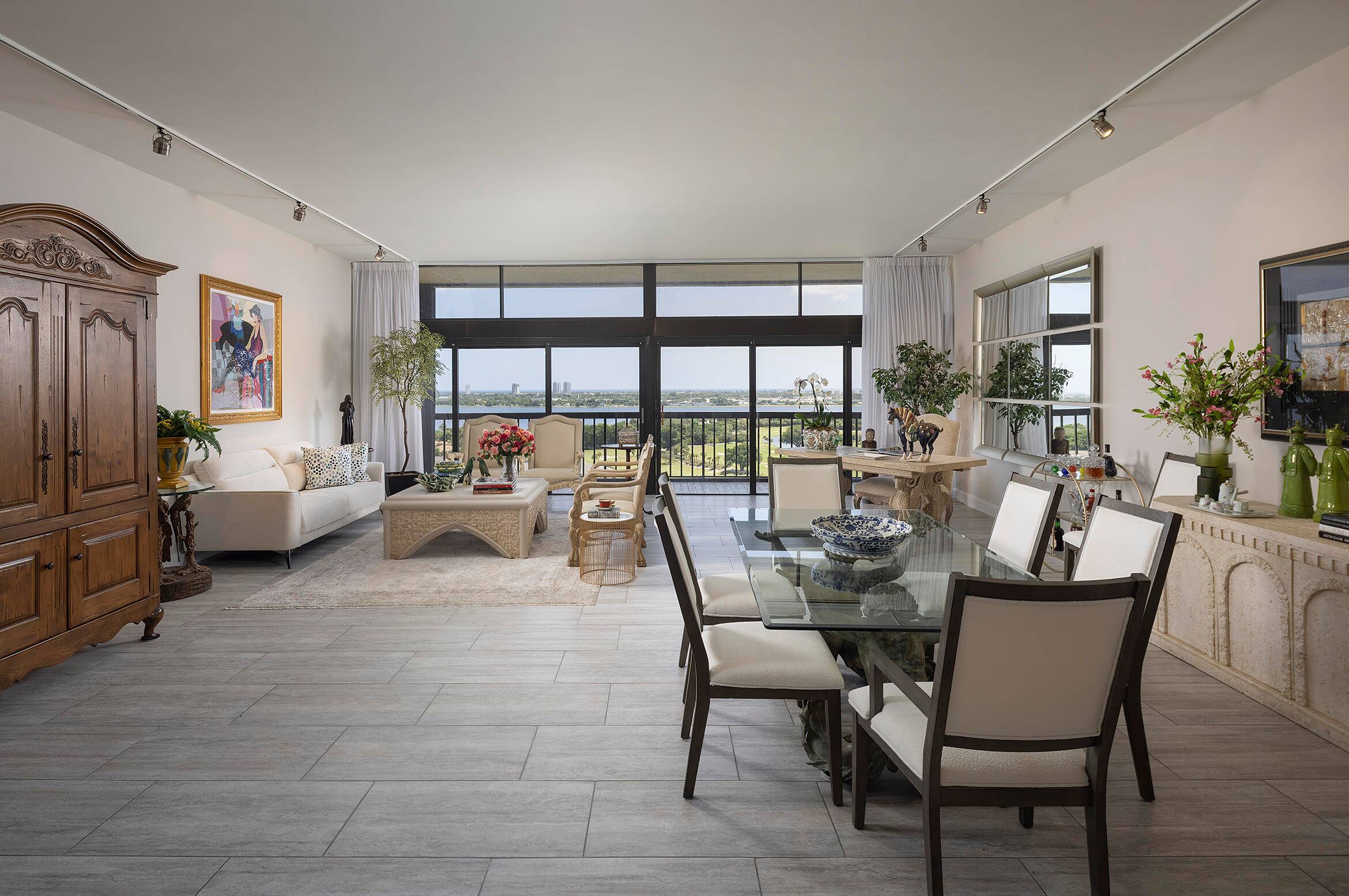 Magnificent lake, golf course and ocean views are the most fabulous features of this spectacular penthouse residence.