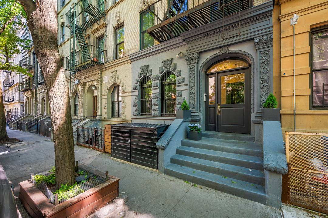 Welcome to 555 W 149th Street, Apt 1 a beautifully renovated Hamilton Heights condo blending timeless prewar character with modern luxury and exceptional indoor outdoor living.