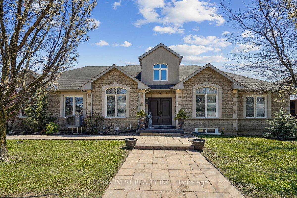 Rare Fabulous 3 Bedroom Bungalow in Highly Sought After Westbrook Community.