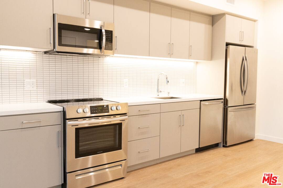 7566  W Sunset Blvd 2BR Hollywood Hills East La
