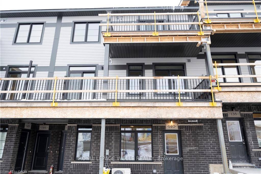 Ready to Move In ! This stunning 2 bedroom, 3 bathroom home is designed for modern living and is now available for rent.