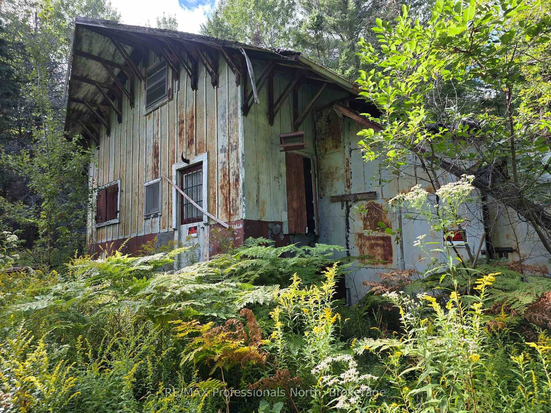 This property is only 14 minutes to the heart of Huntsville's beautiful Main Street.
