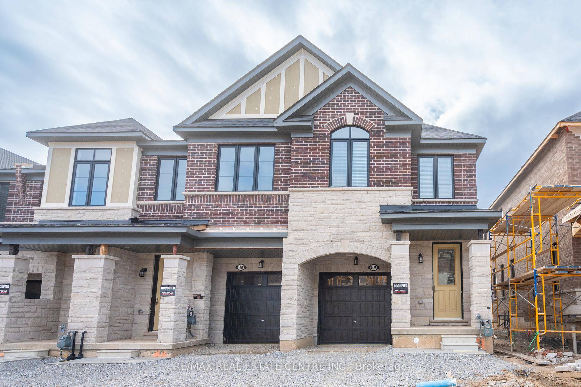 For Lease Brand New End Unit Townhome in Tyandaga Heights, BurlingtonWelcome to this stunning brand new build end unit townhome in the highly sought after Tyandaga Heights community.