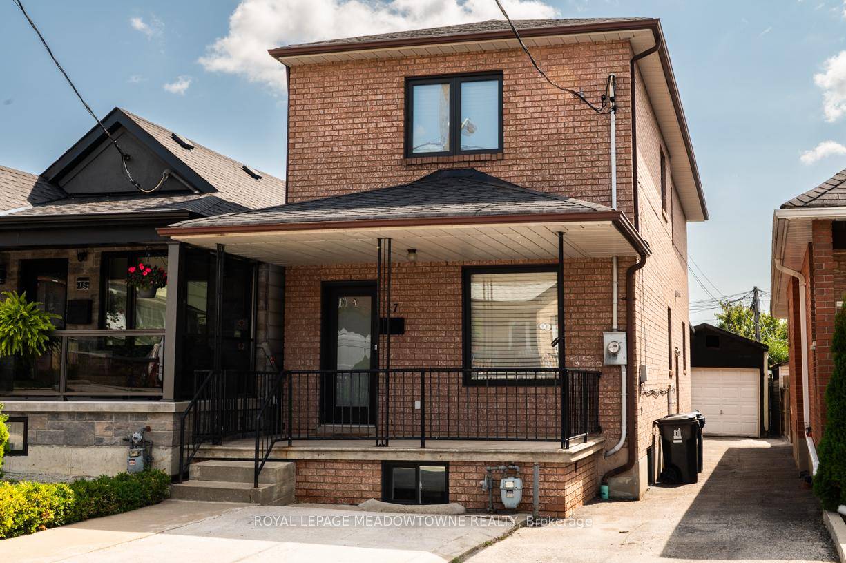 Kersdale is one of those streets that is close to everything, yet quiet and private.
