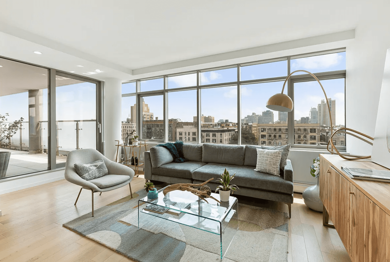 The Ammann, a new development condominium at 40 Pinehurst Ave, offers a unique opportunity for every owner to relish in a southern facing unit with everlasting views and abundant light.