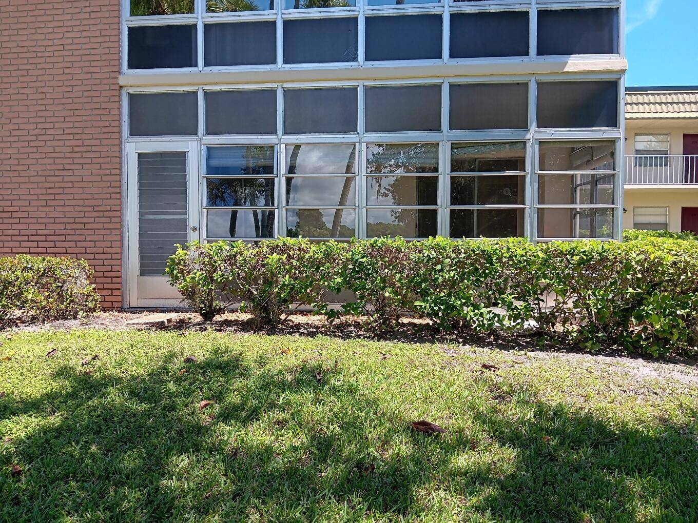 Great opportunity in Vista Gardens with PLENTY of benefits brand new stainless steel appliances ; lovely LVP flooring in the living areas ; new a c in 2024 inside out ...