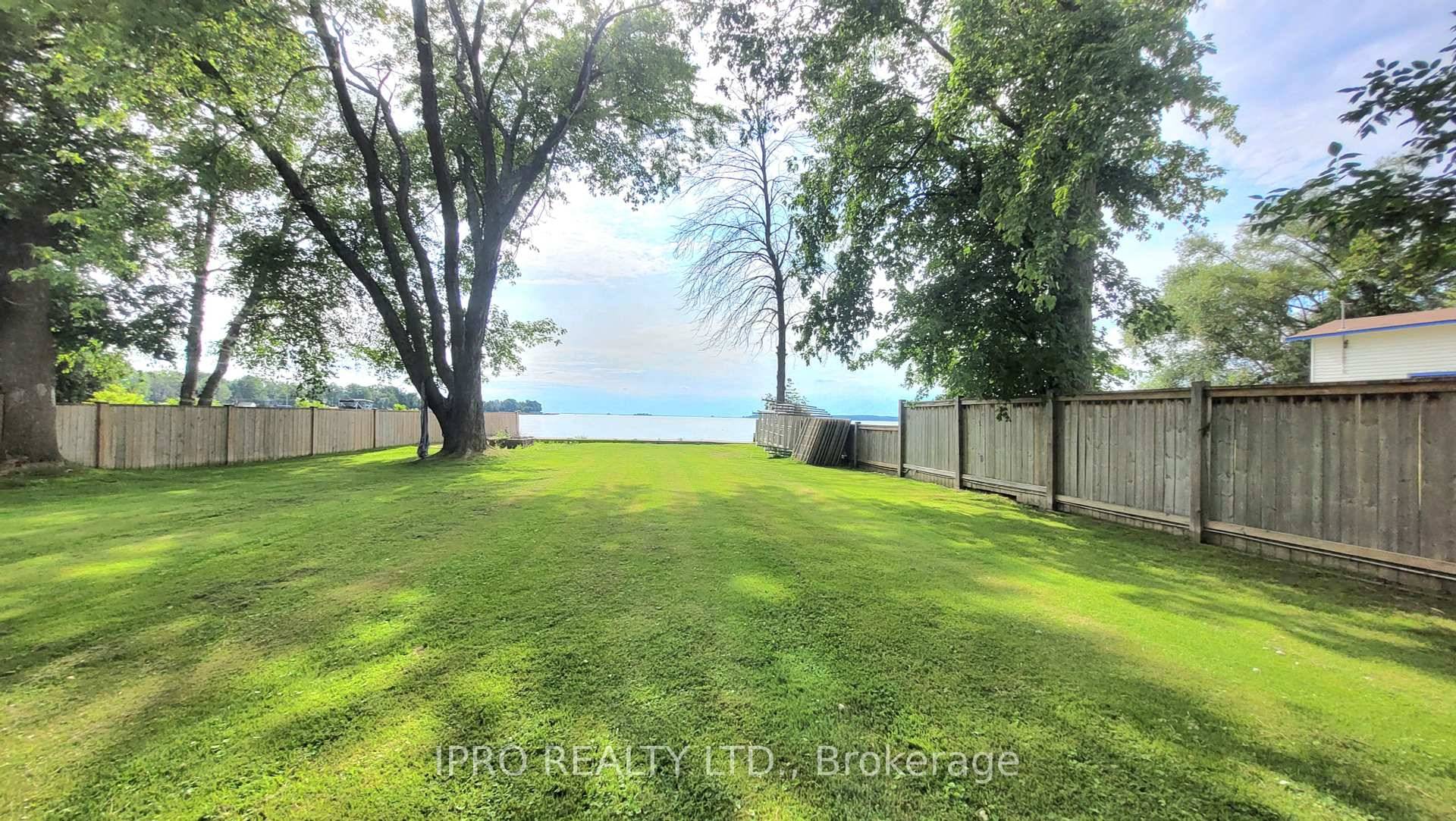 WOW ! LOCATION ! ! ! Waterfront Cottage !