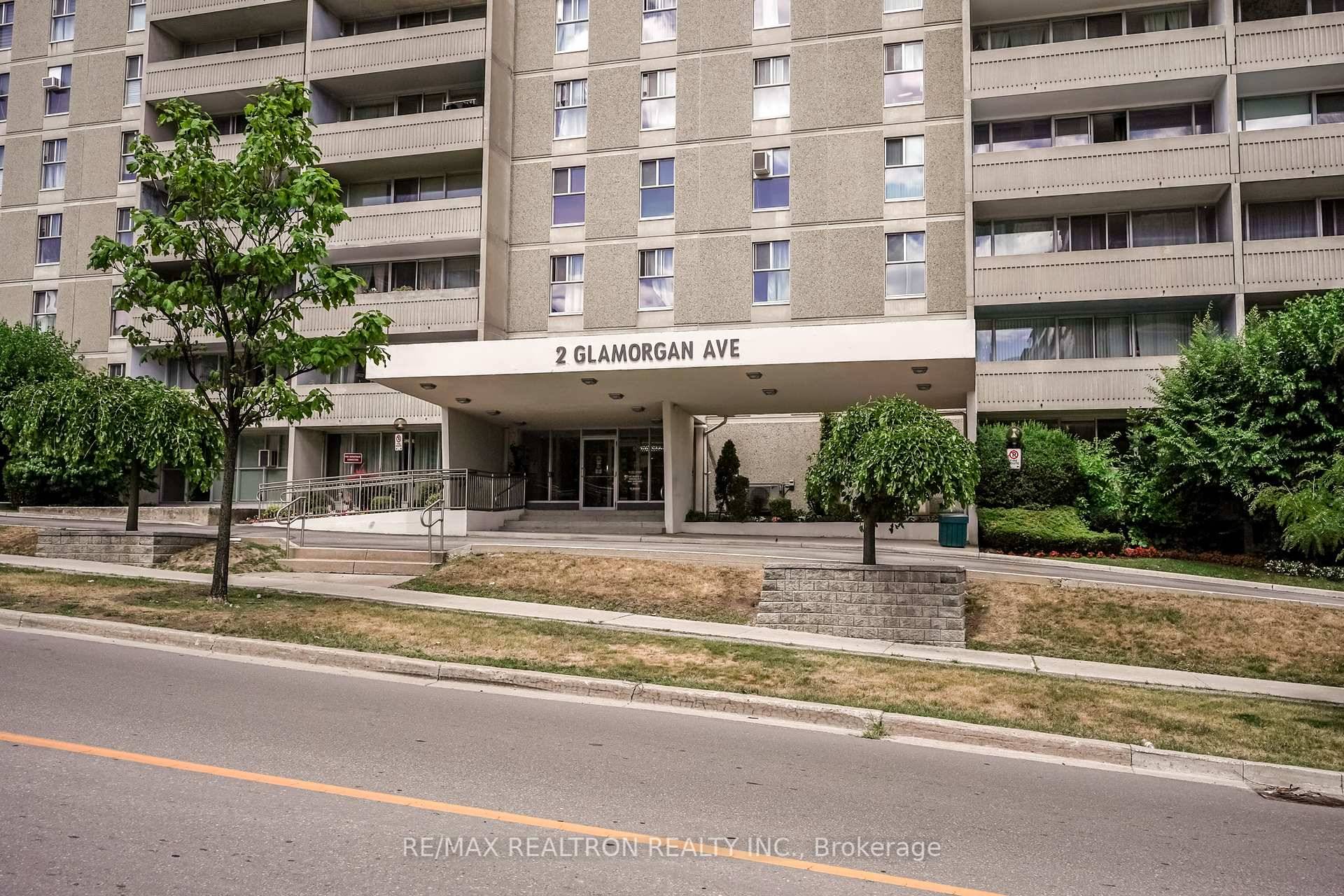 Located in the heart of Scarborough at the major intersection of Kennedy Road and Ellesmere Road, this bright and spacious two bedroom suite has been tastefully renovated with fresh paint, ...