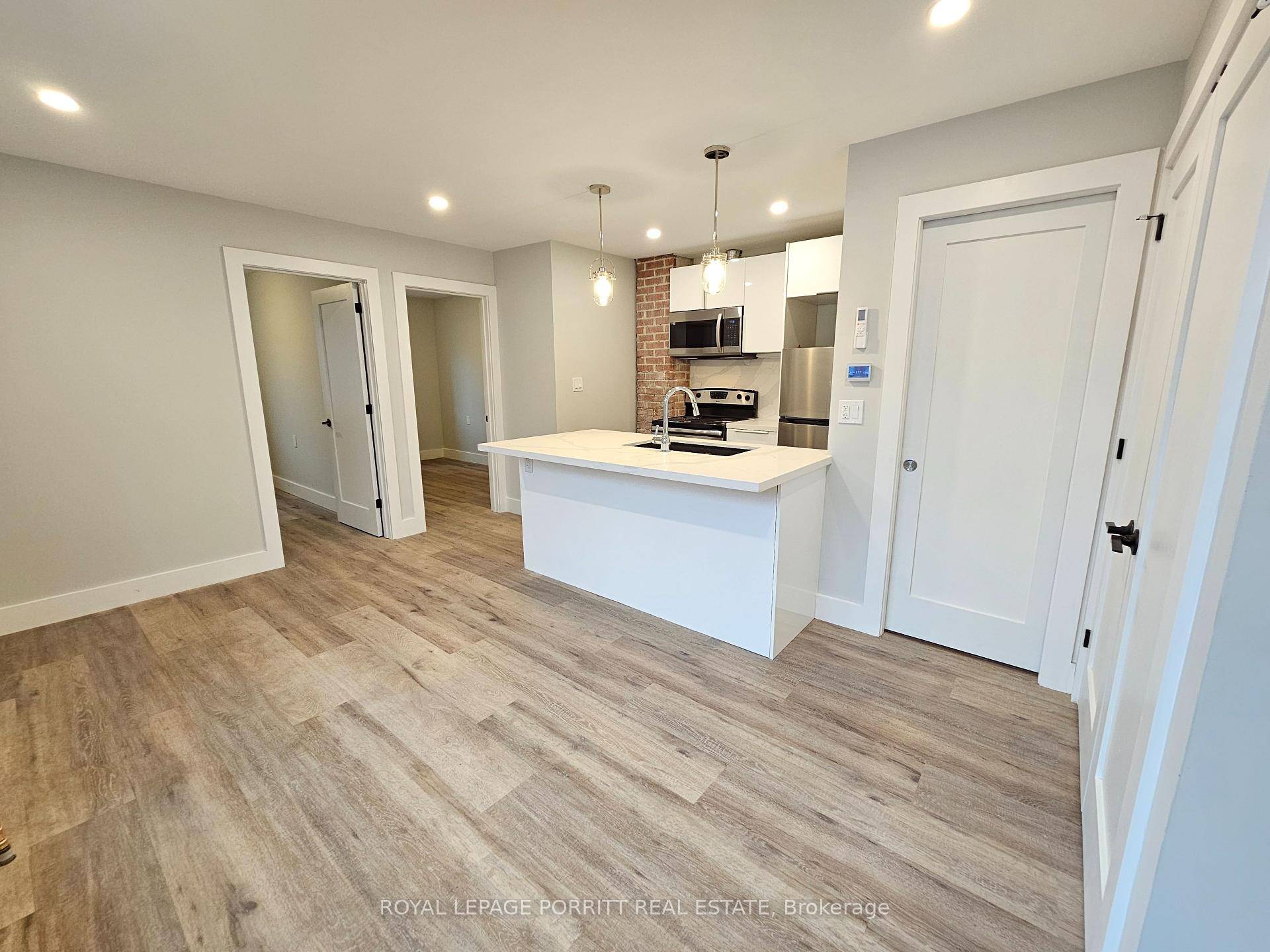 Discover this bright and beautifully renovated 2 bedroom apartment in the heart of Silverthorn !