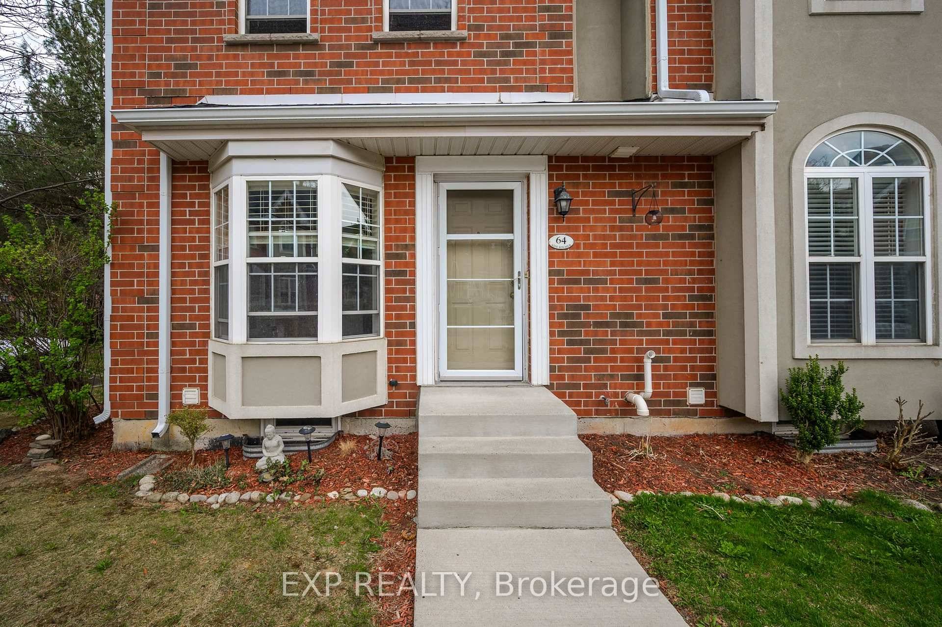 Bright End Unit in Tansley Woods Community Vacant amp ; Move In Ready !