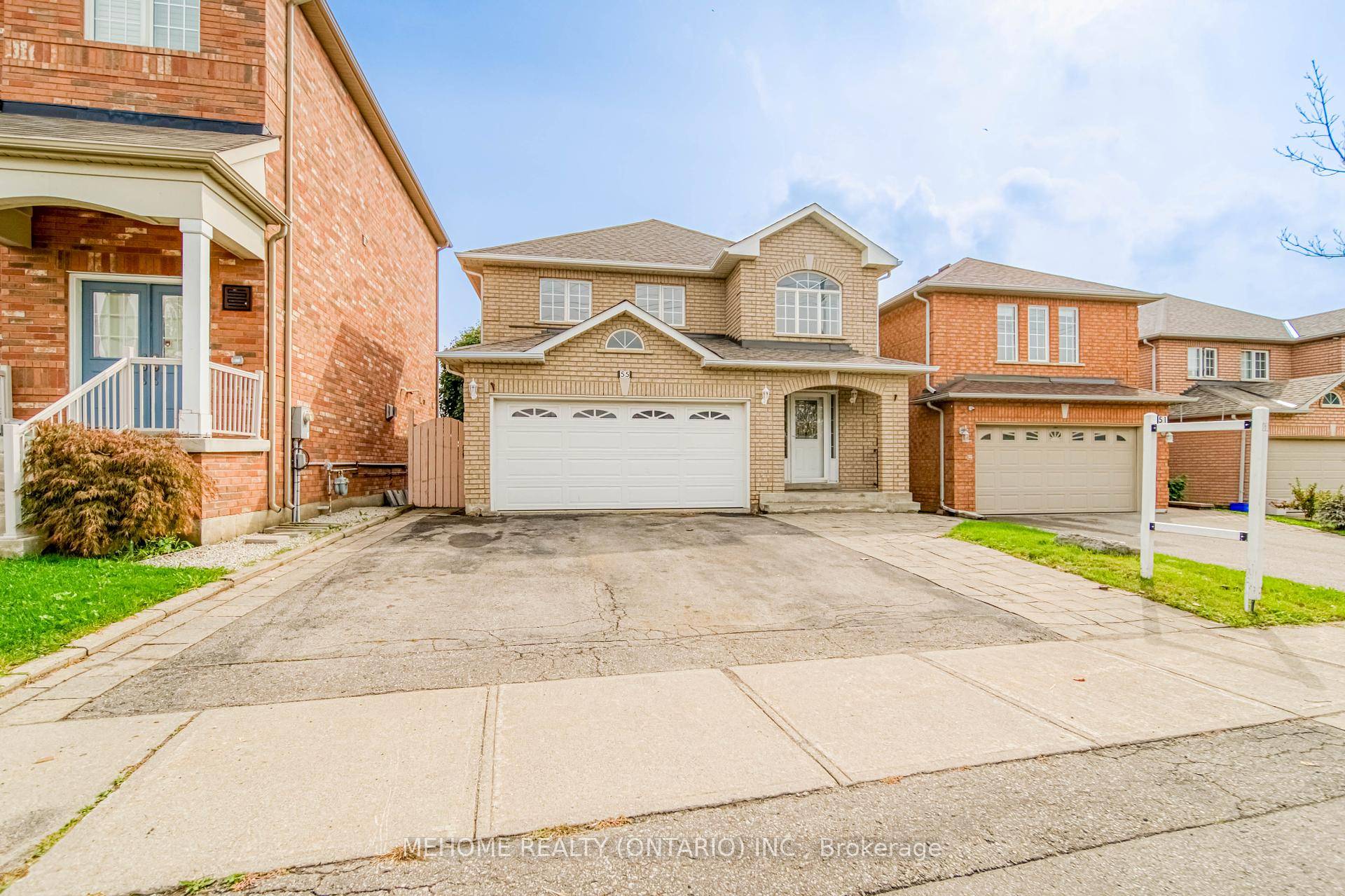 Welcome To This Beautifully Maintained 3 Bedroom Detached Home In The Highly Desirable Maple Community !