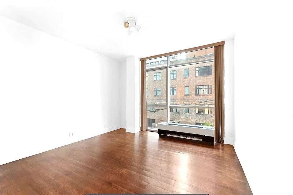 Spacious, airy 628 square foot one bedroom apartment offering quiet exposure apt faces Purves St, not Jackson Ave and an efficient, comfortable layout in the heart of Long Island City.