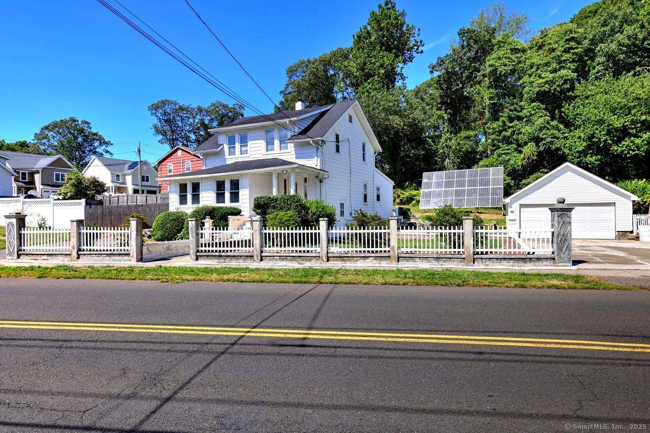 Naugatuck Gardens Oversized Bungalow !