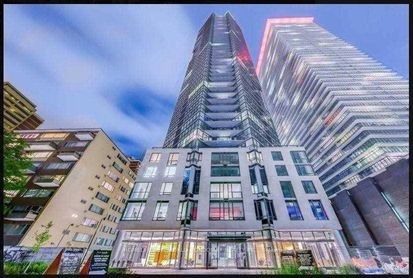 Amazing Luxurious Condo Bright amp ; Spacious Corner Sought East Two Bedroom.