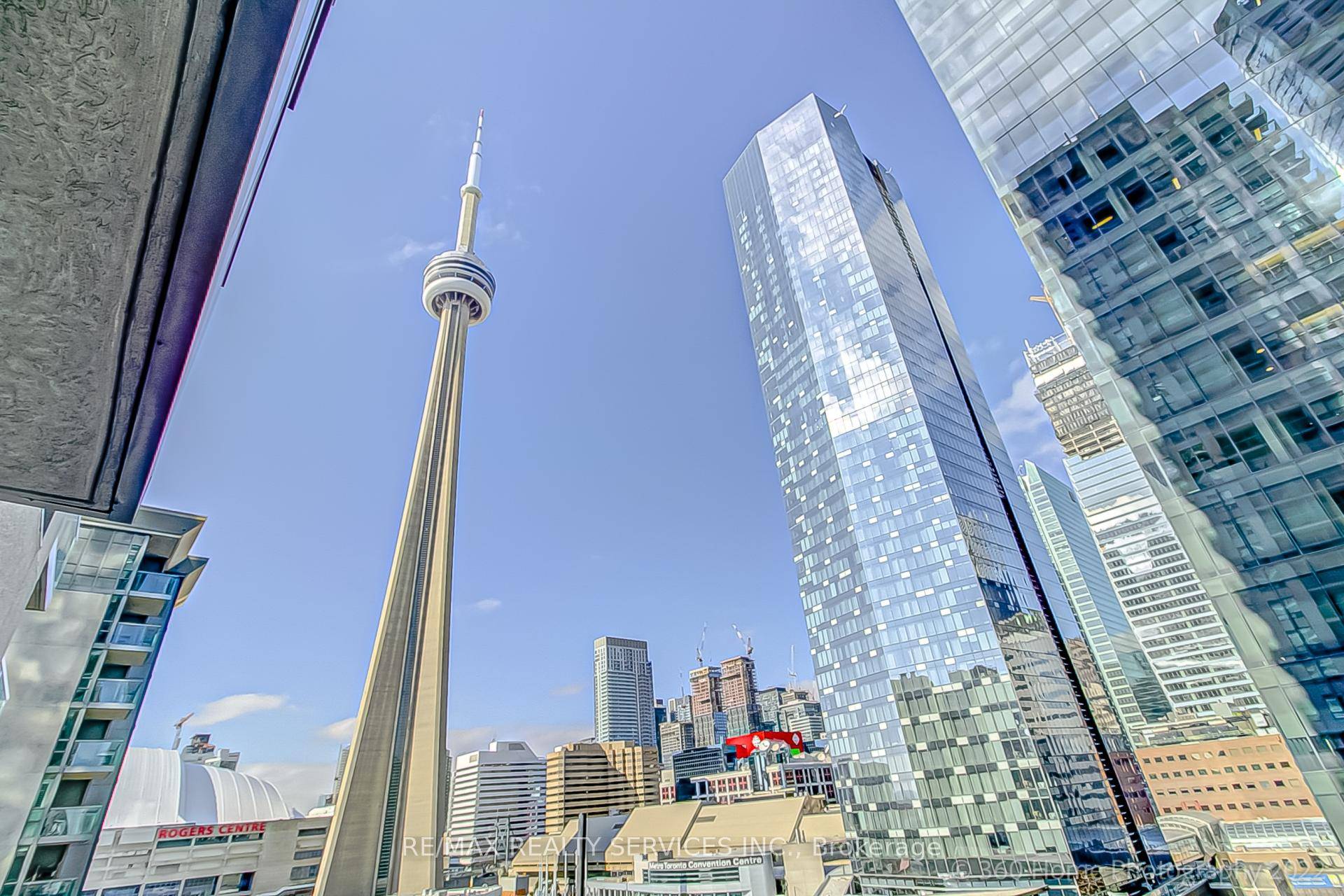 Discover elegance and convenience with this beautifully updated 1 bedroom spacious den in the heart of downtown Toronto.