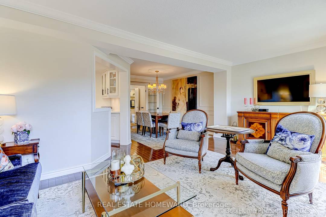 Discover 42 Rodeo Pathway a beautifully renovated, move in ready home in sought after Birchcliffe Village.