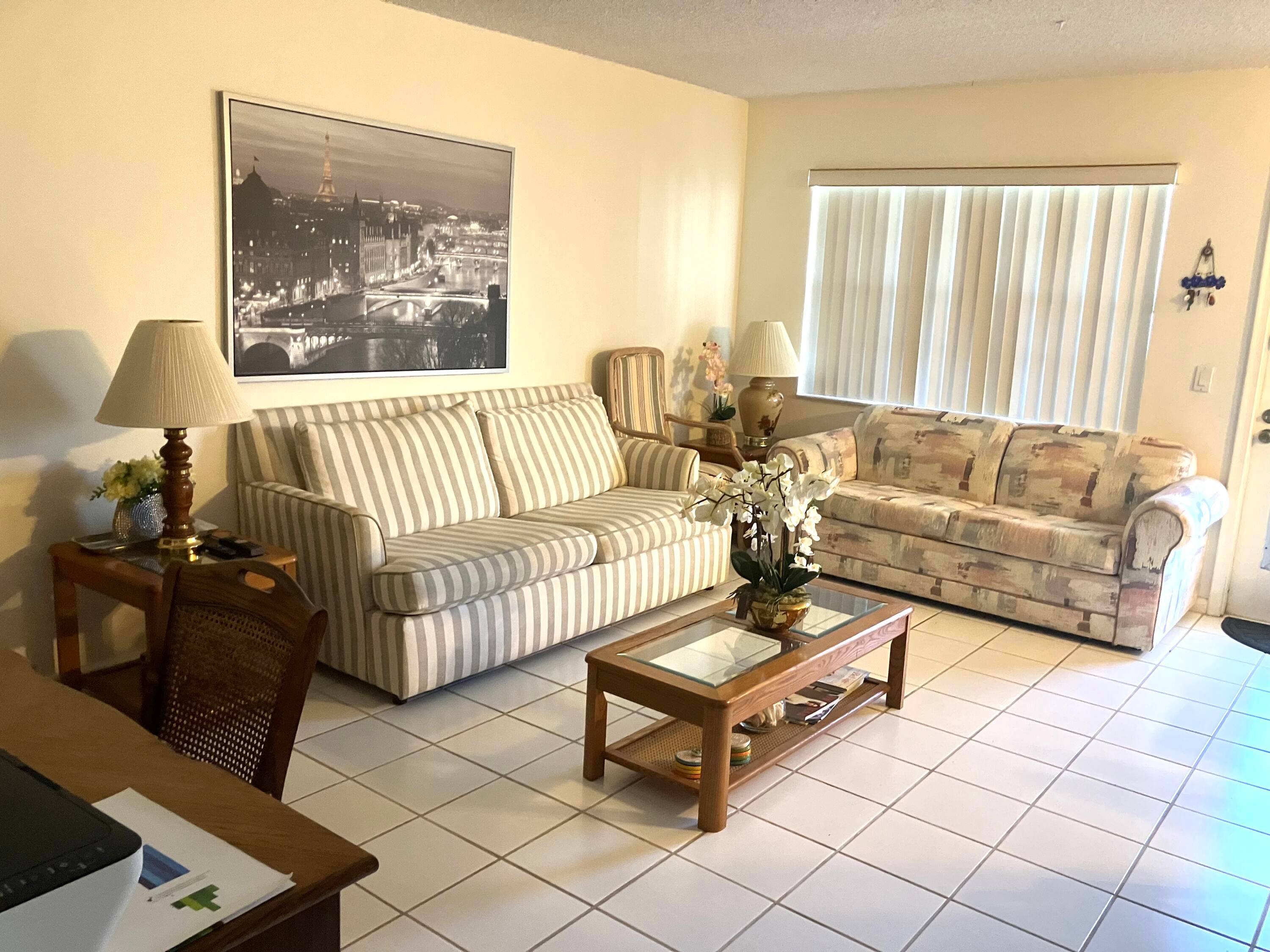 RESORT LIFESTYLE COMMUNITY BEAURIFUL 2 BEDROOMS 2 FULL BATHROOMS 1st FLOOR SCRENNED PATIO CENTRAL A C EXCLELENT COMDITION EVERYTHING IS INCLIDED !