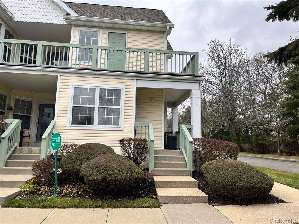 Welcome to this sunny and bright Condo with a large balcony !