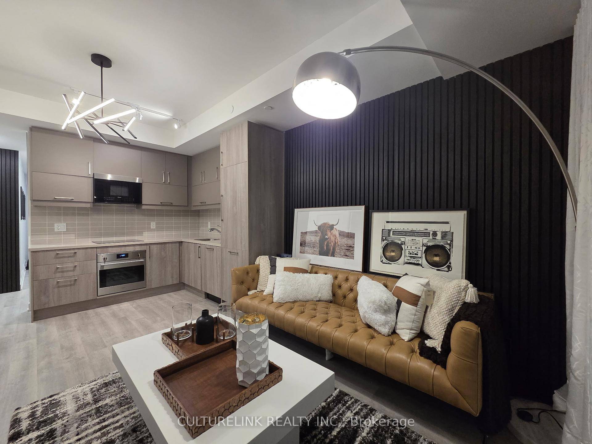 Welcome to this newly built modern 1 1 bedroom, 2 bathroom condo in the heart of Downtown Markham.