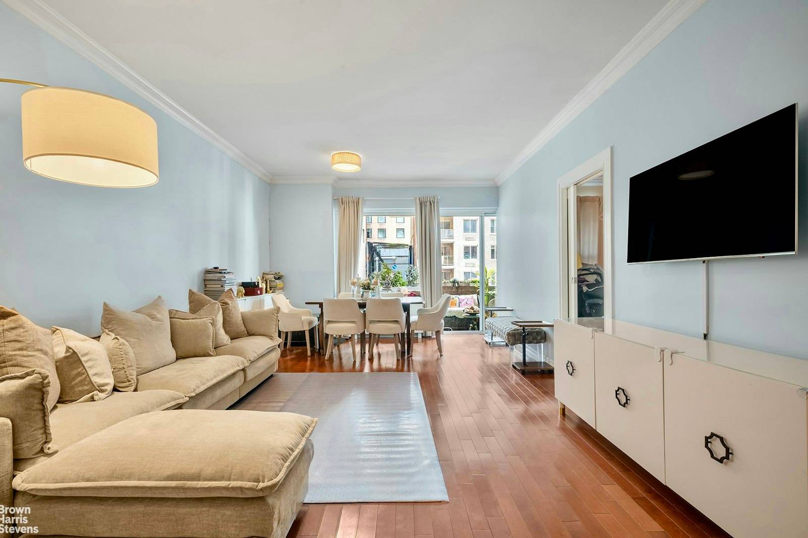 Experience Elevated Living at 58 West 58th Street, Unit 5A Welcome to an exceptional fully furnished residence in one of Manhattan's most coveted neighborhoods.