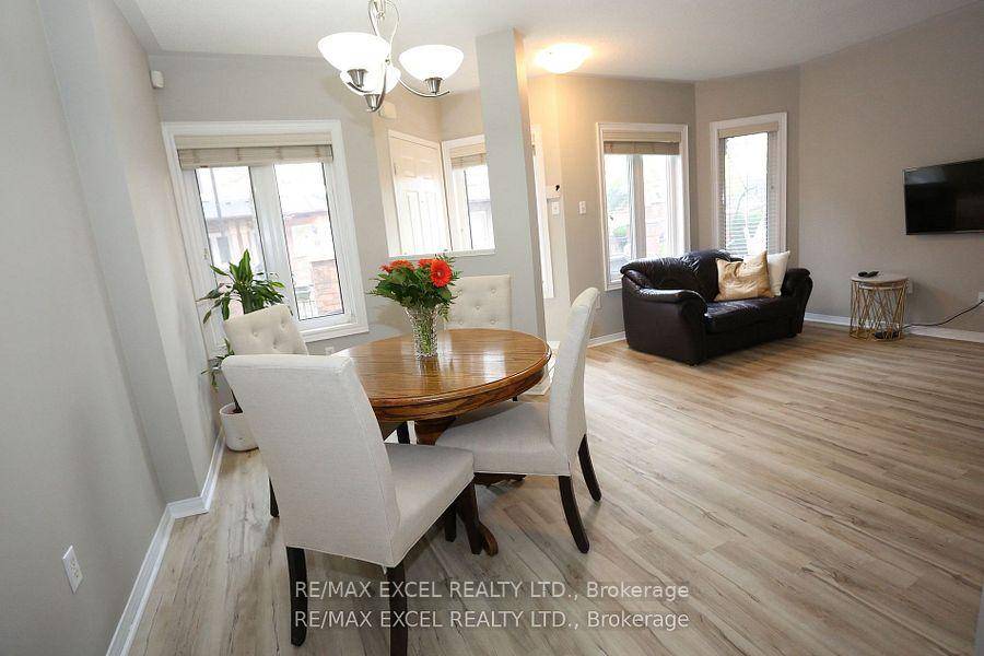 Prime Thornhill Location Townhouse with Bright Sunny Southern Exposure.