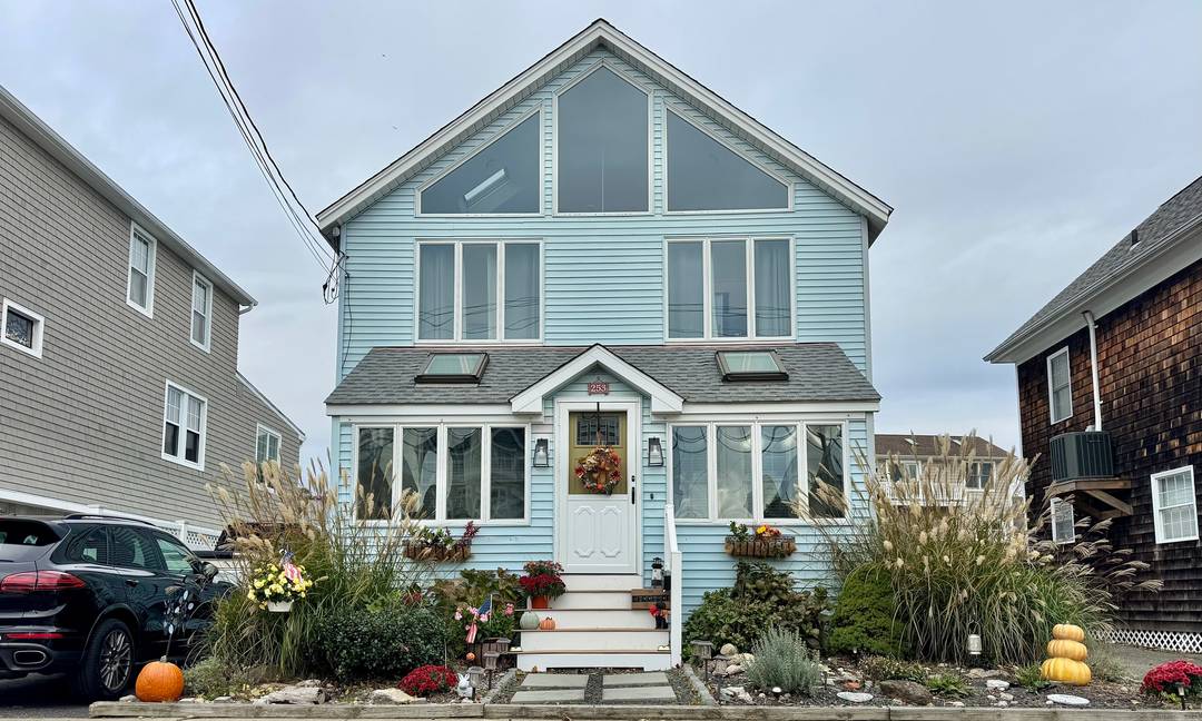 Experiencing coastal elegance in this beautifully maintained 3 bedroom home, perfectly situated home directly across from the water.